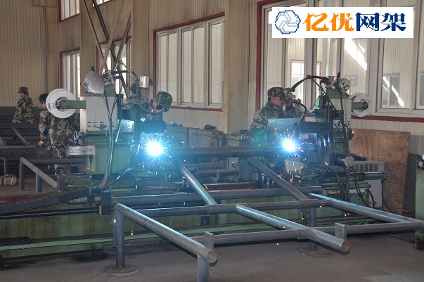 海城螺栓球网架加工车间